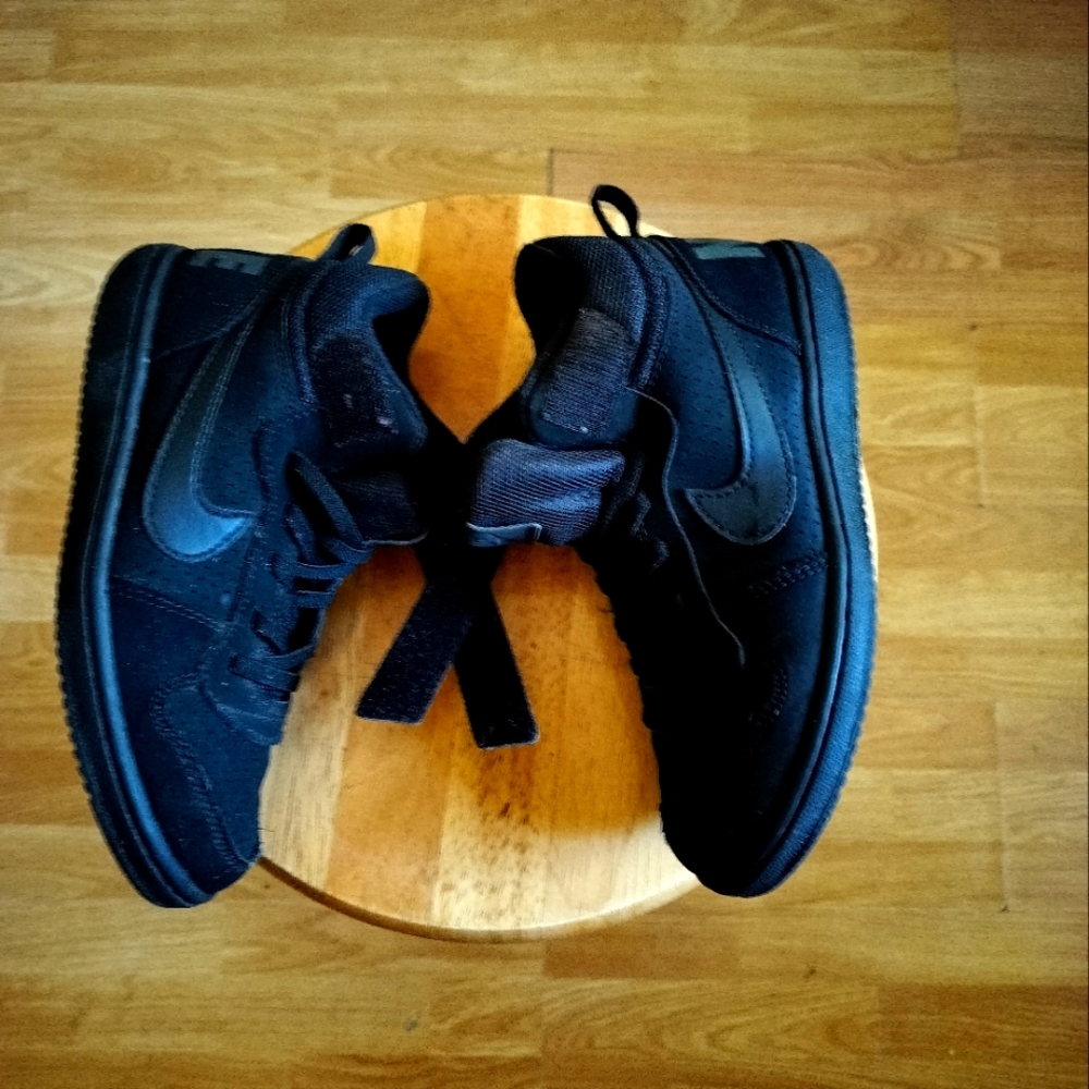 Black Nike Borough Court Mid